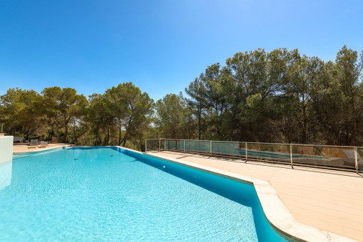 Preciosa zona de piscina