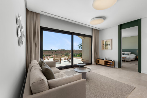 Espacio de descanso acogedor en la zona de invitados con terraza privada