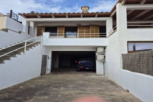 Garaje y patio