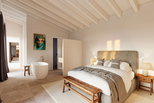Dormitorio con tranquilo ambiente mediterráneo