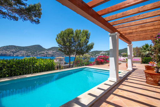 Piscina con fantásticas vistas al mar