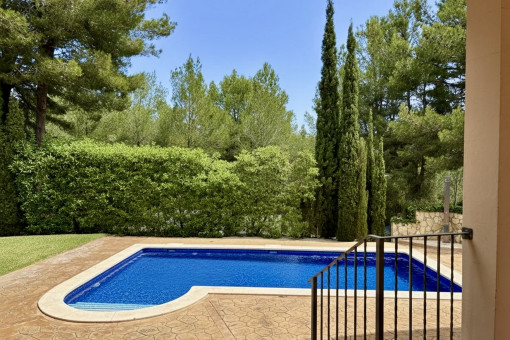 Amplia piscina