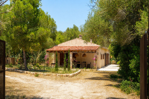 Acceso a la finca