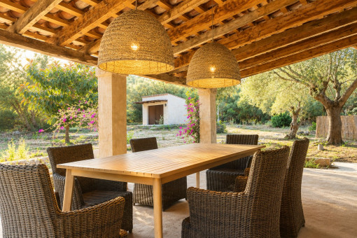 Terraza cubierta con vistas a la naturaleza