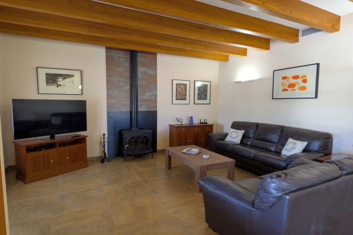 Salon con chimenea