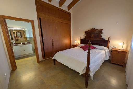 Dormitorio principal con baño en suite