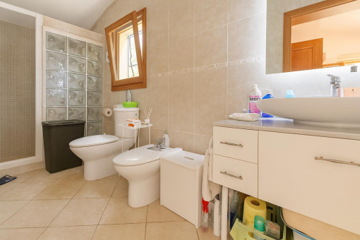Segundo de los tres baños