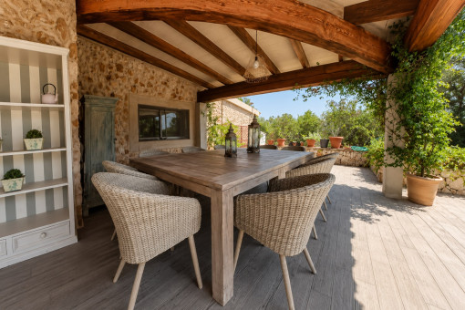 Comedor exterior cubierto