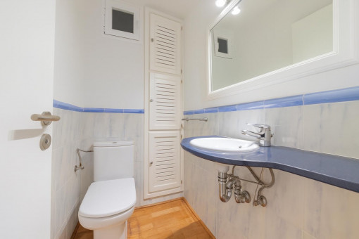 Baño con bañera y lavabo