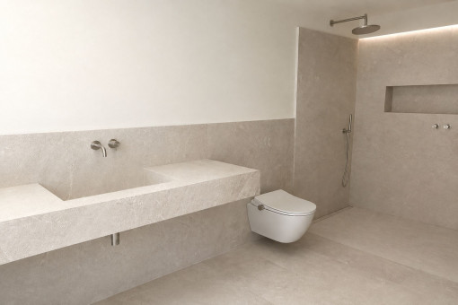 Ambos baños con ducha a ras de suelo