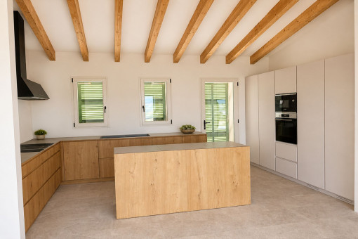 Cocina moderna con amplio espacio de almacenaje