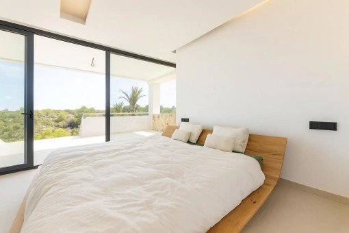 Dormitorio principal con acceso directo a la terraza