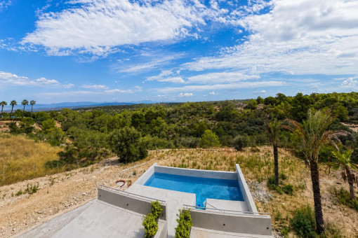 Piscina privada con vistas panorámicas al paisaje