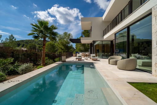 Pool terrace on the same level as the living area