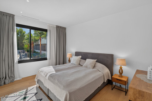 Master bedroom with en-suite bathroom
