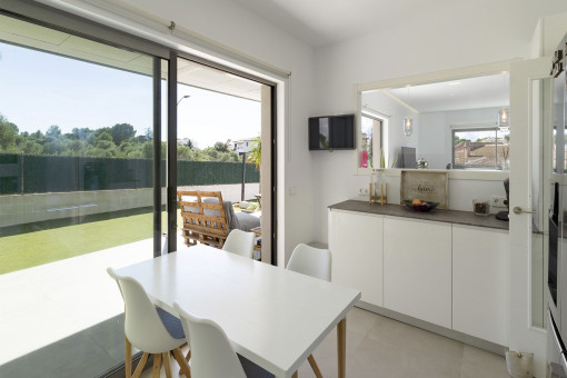 Cocina con comedor