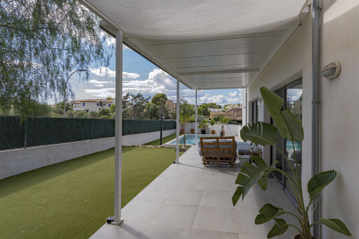Terraza y jardín