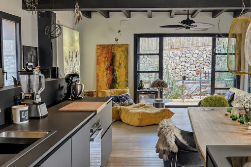 Salón con terraza contigua