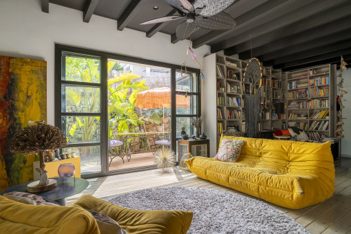 Salón con terraza contigua