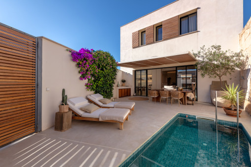 Piscina con sistema de contracorriente