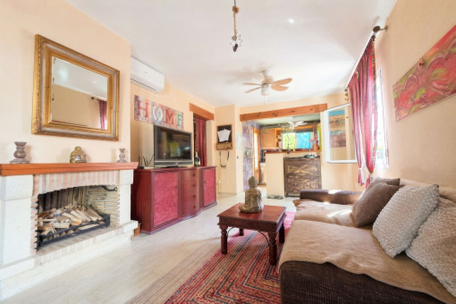 Salon con chimenea