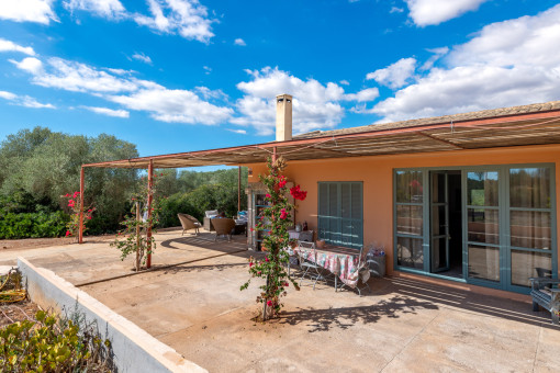 Casa auxiliar con terraza