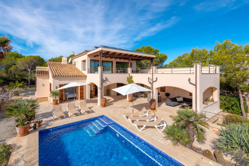 Vista desde la piscina hacia la Casa