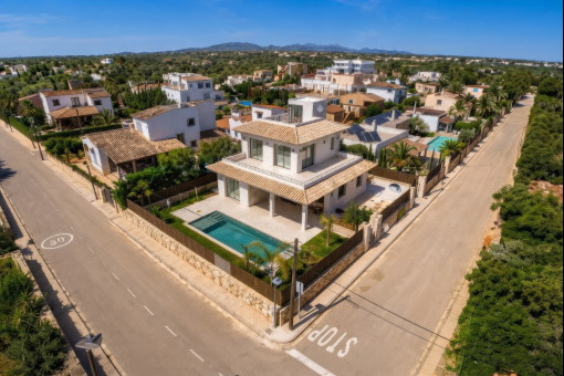 Chalet con piscina cerca de la playa