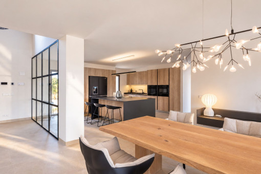 Comedor con cocina contigua