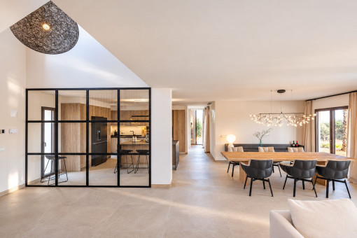 Cocina semiindependiente con zona de estar