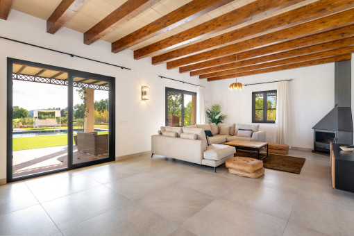|finca-felanitx-mallorca-living-area.jpg